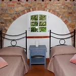 Villa Virginia 8, Emma Gavorrano